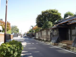 시라카베, 지카라마치, 슈모쿠초 거리
